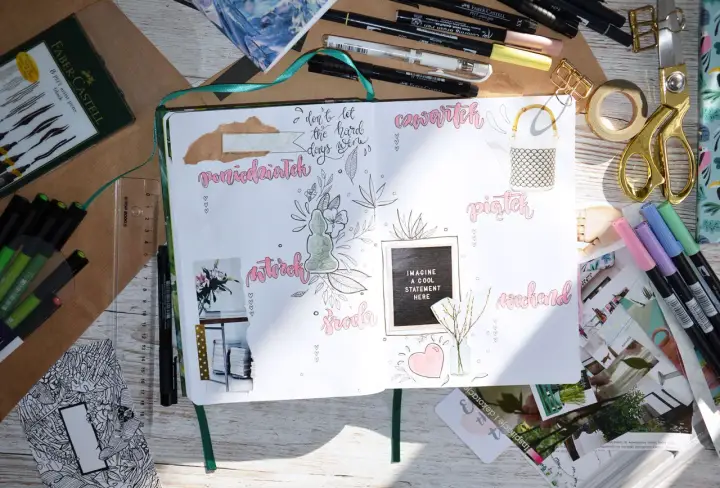 Piękne bullet journal pomysły na każdy dzień tygodnia, od poniedziałku do weekendu, z rysunkami i cytatem.
